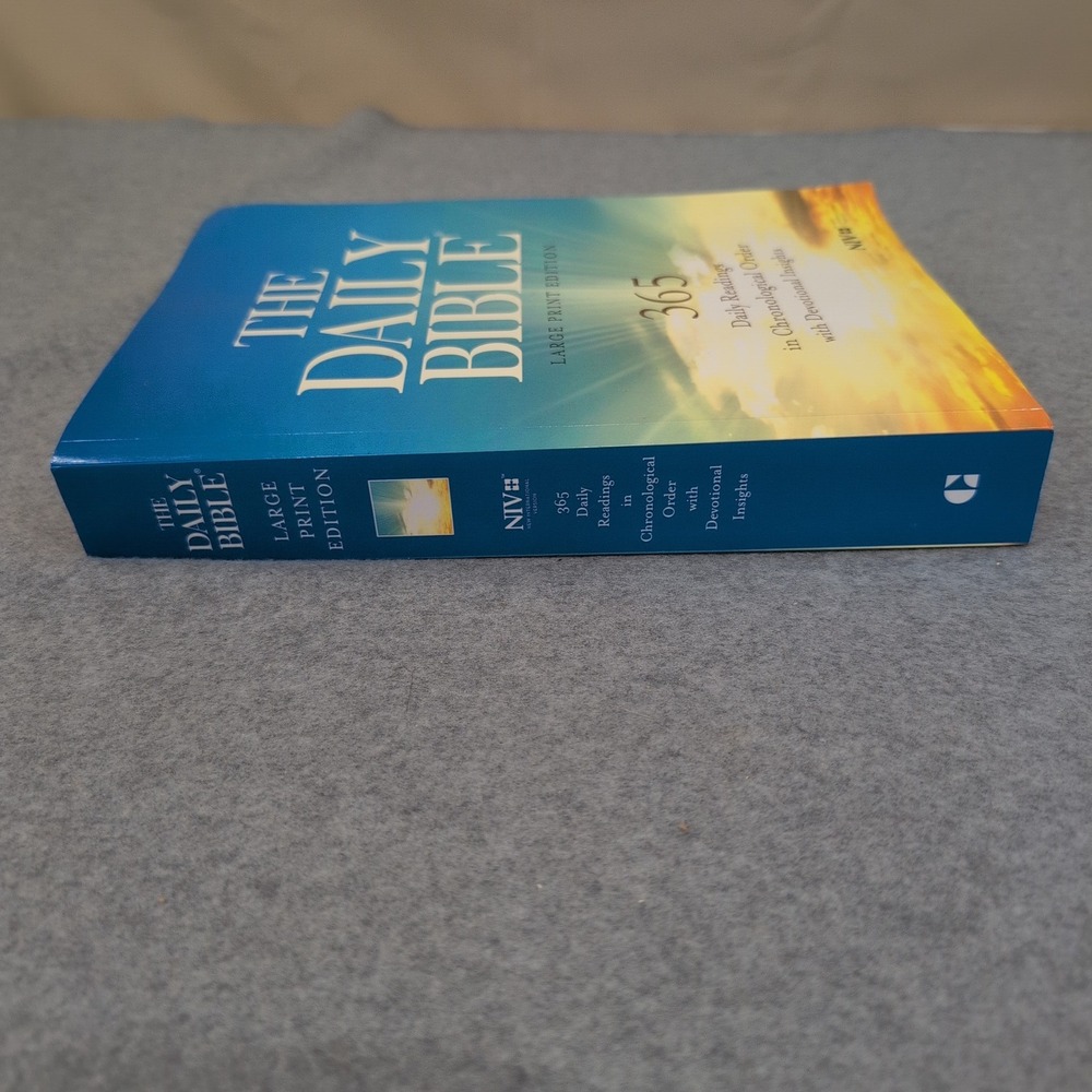 The Daily Bible Large‎ Print Edition NIV 365 Daily Readings Chronological Order - Picture 2 of 6